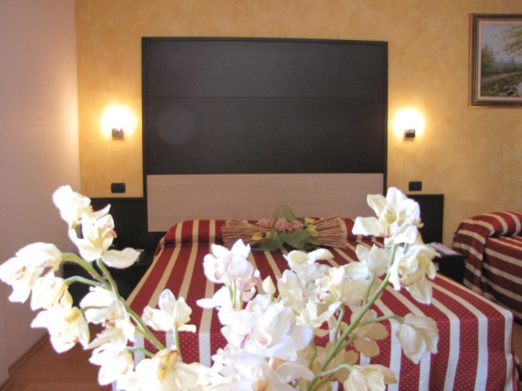 Hotel Iacone Chieti Værelse billede