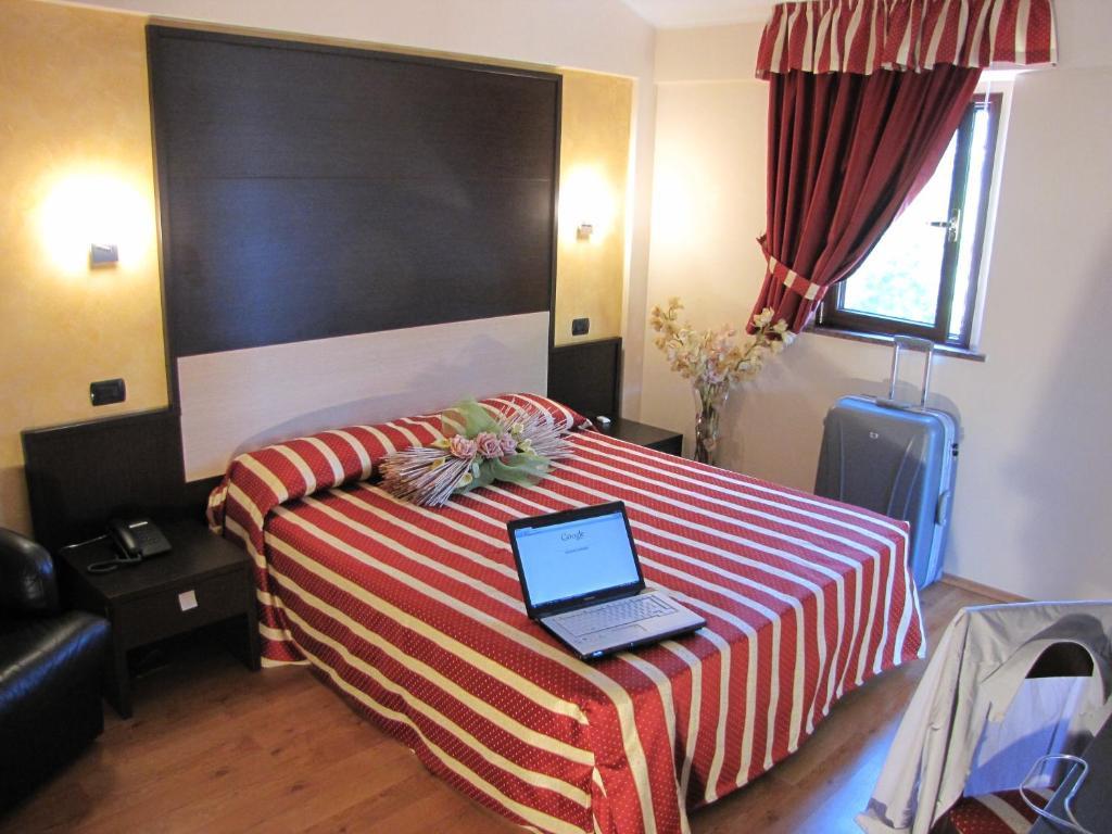 Hotel Iacone Chieti Værelse billede