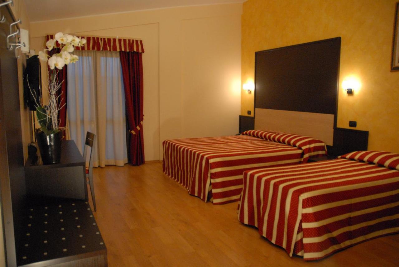 Hotel Iacone Chieti Værelse billede