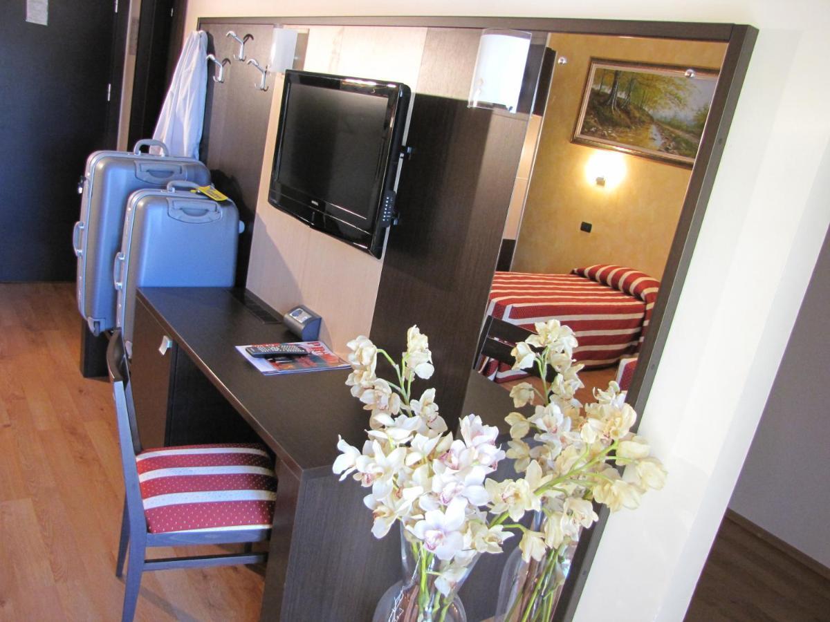 Hotel Iacone Chieti Værelse billede